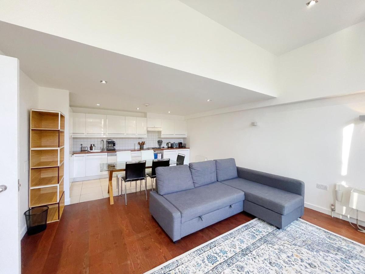 Portobello Dock Canalside Apartment Лондон Экстерьер фото