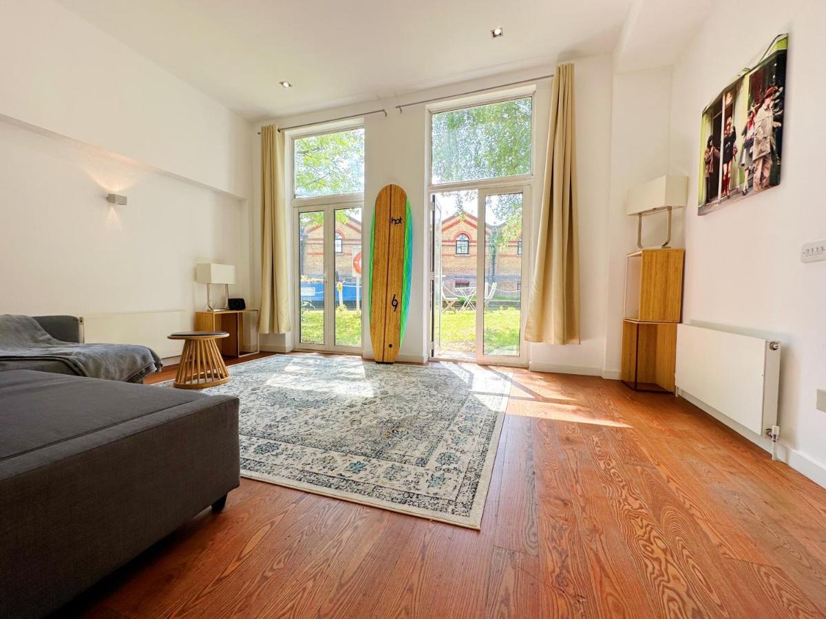 Portobello Dock Canalside Apartment Лондон Экстерьер фото