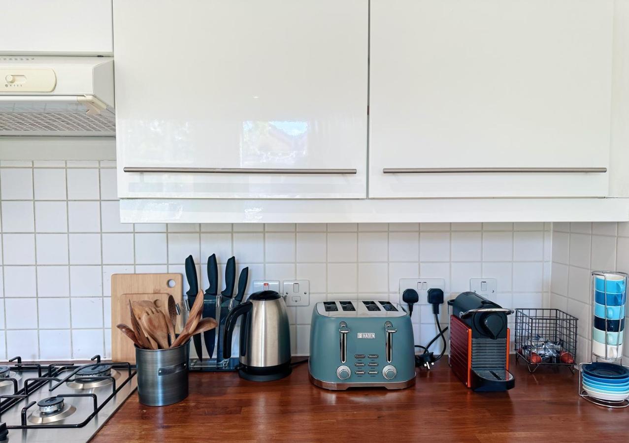 Portobello Dock Canalside Apartment Лондон Экстерьер фото